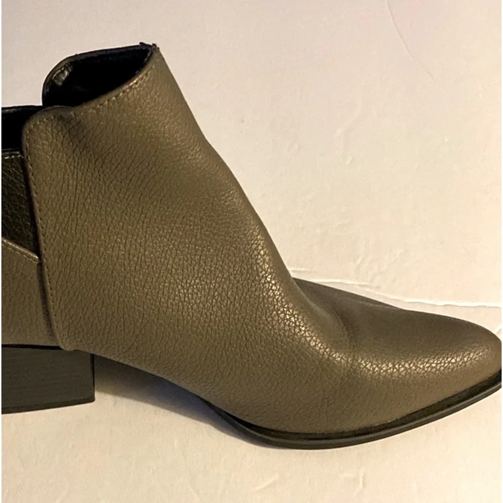 Simply Vera Boots, Ankle Boots, Neutral, Booties, Two tone, Heel Zips, Sz 8